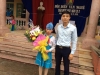 Đ/c Vũ Văn Thành – Cán bộ Huyện đoàn tặng hoa cho Liên đội