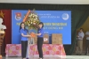 Đ/c Đặng Thị Chiên – Phó Bí thư Thường trực Tỉnh đoàn tặng hoa động viên phong trào tuổi trẻ Hưng Hà