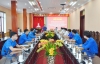 Đồng chí Nguyễn Văn Huy - Tỉnh ủy viên, Bí thư Huyện ủy tặng Thư khen cho nhóm sáng tạo trẻ Hưng Hà